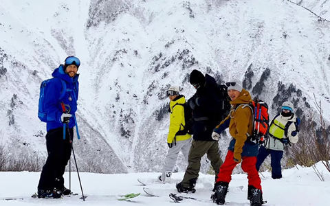 滑雪服為什么都是棉衣，沒(méi)有羽絨